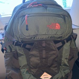North face traveling bag Olive Green